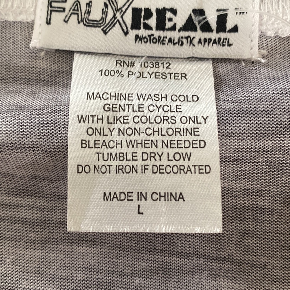 FAUX TUX TEE SIZE L - Picture 9 of 9